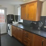 Oxford Rd, 5 Bedroom Sleeps 11,Parking