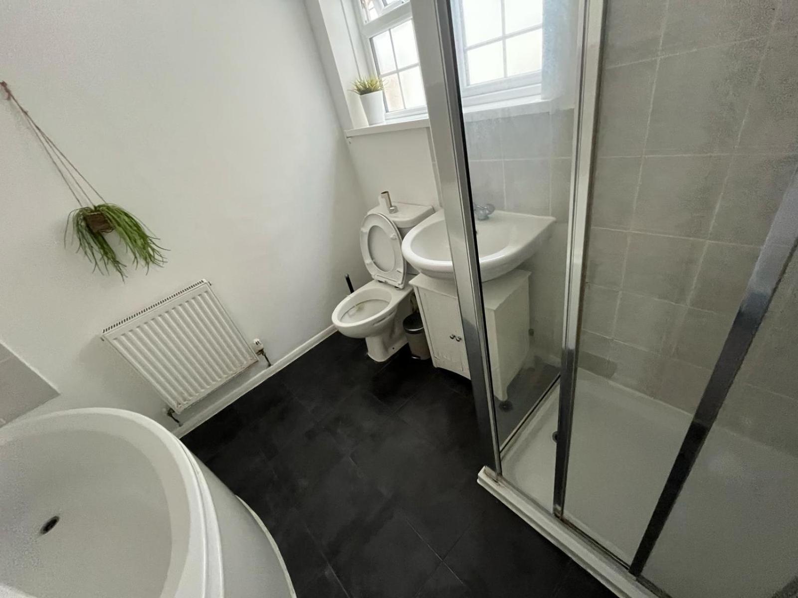 Oxford Rd, 5 Bedroom Sleeps 11,parking Swindon