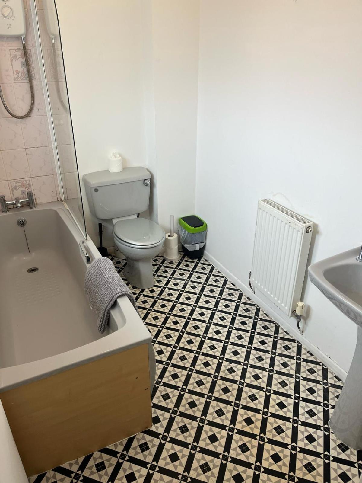 Holiday home Oxford Rd, 5 Bedroom Sleeps 11,parking Swindon