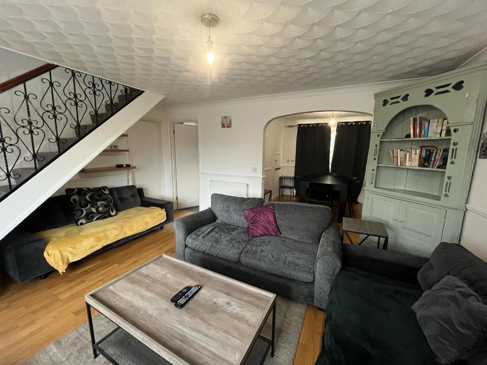 Oxford Rd, 5 Bedroom Sleeps 11,parking